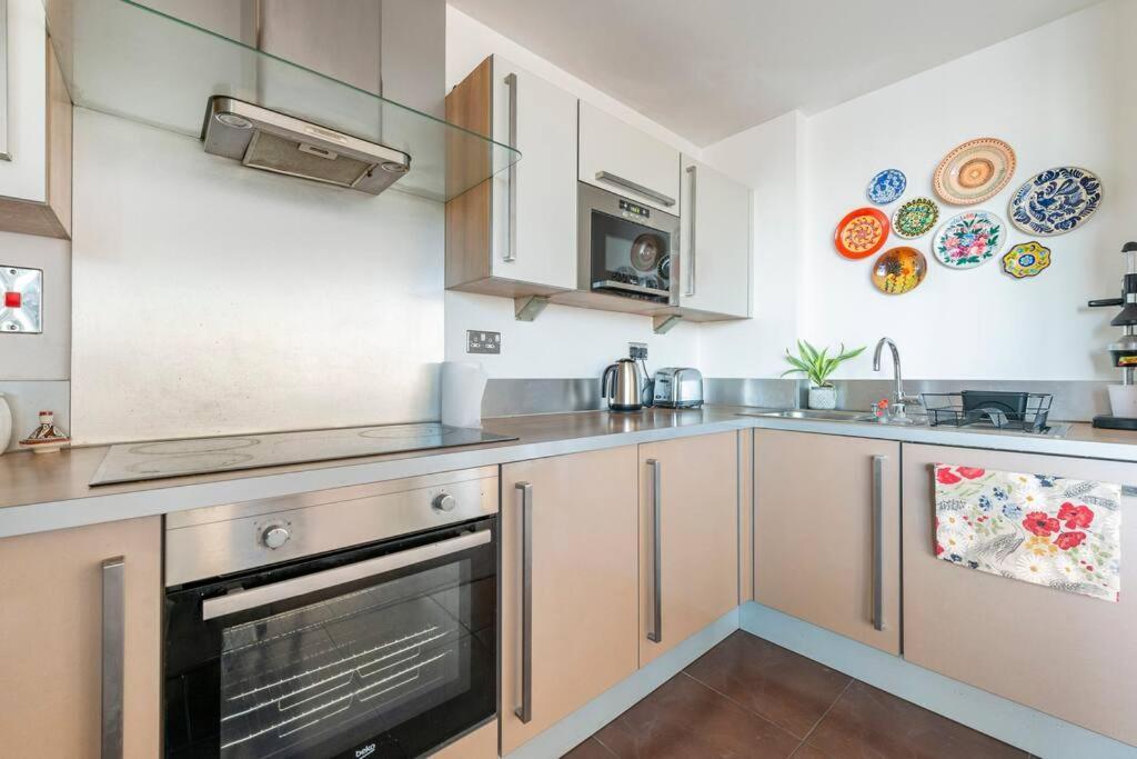Skylineviews 2 Bed 2 Bath Flat Near Canary Wharf, O2 & Excel Apartament Londra