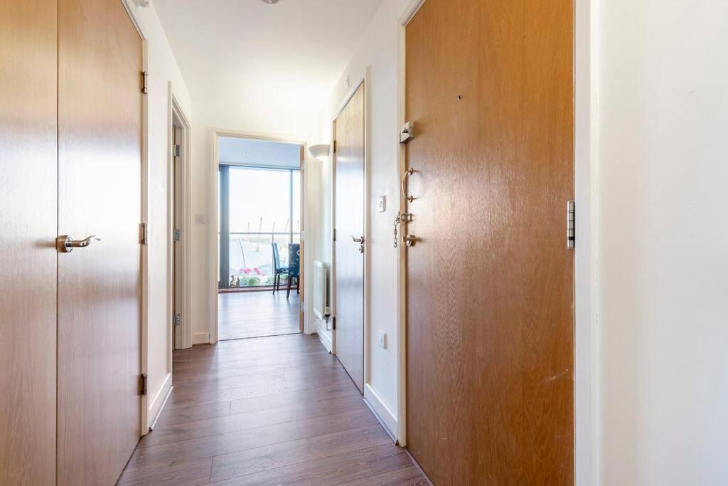 Skylineviews 2 Bed 2 Bath Flat Near Canary Wharf, O2 & Excel Apartament *