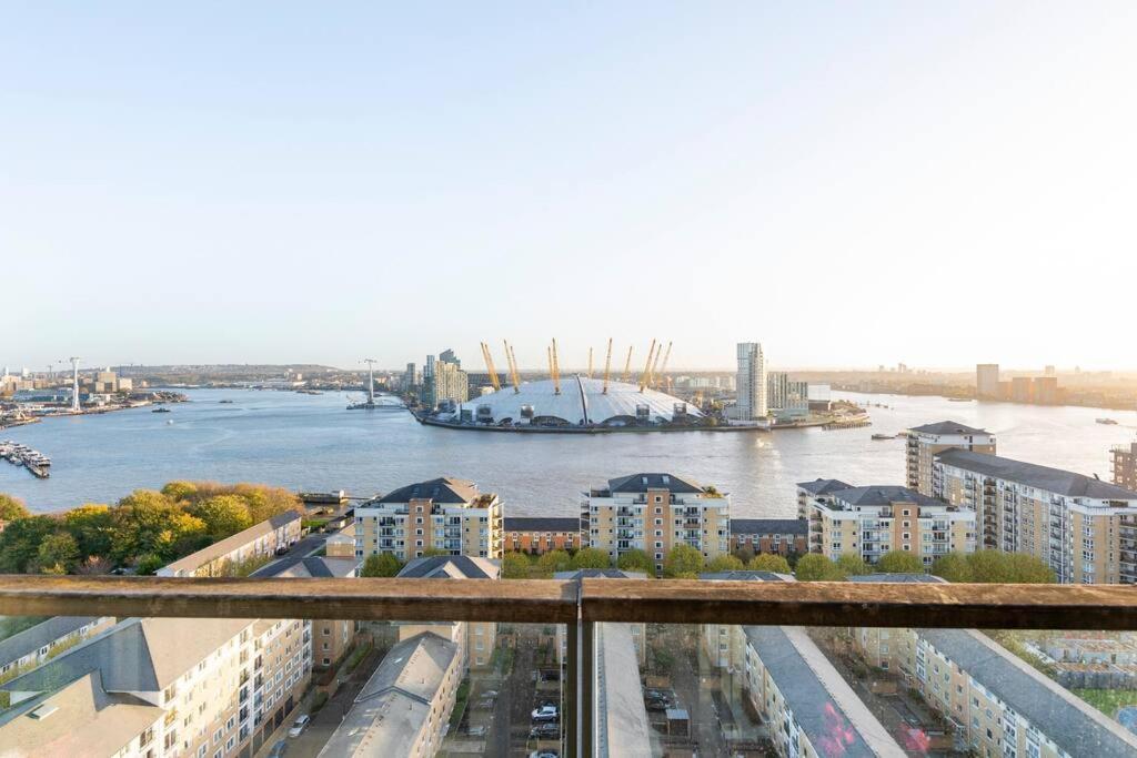 Skylineviews 2 Bed 2 Bath Flat Near Canary Wharf, O2 & Excel Apartament Londra