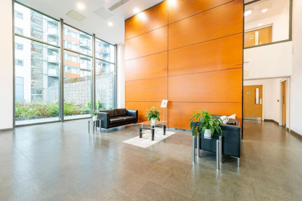 Apartament Skylineviews 2 Bed 2 Bath Flat Near Canary Wharf, O2 & Excel Londra
