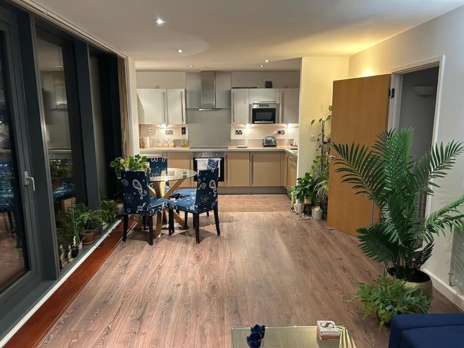 Skylineviews 2 Bed 2 Bath Flat Near Canary Wharf, O2 & Excel Apartament Londra