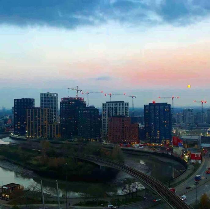 Apartament Skylineviews 2 Bed 2 Bath Flat Near Canary Wharf, O2 & Excel