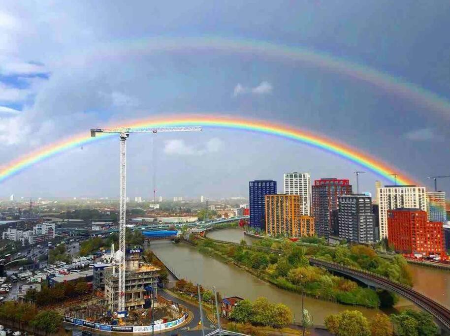 Skylineviews 2 Bed 2 Bath Flat Near Canary Wharf, O2 & Excel Apartament Londra